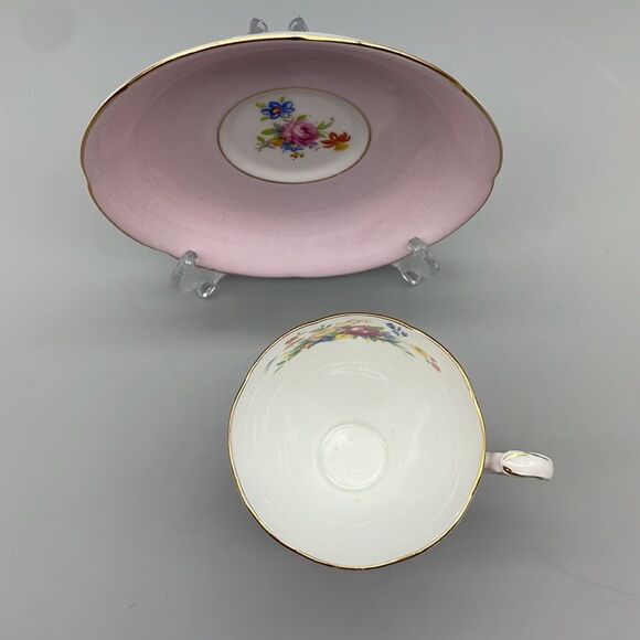 Vintage Royal Grafton Pink Floral Bouquet Tea Cup and Saucer Gold Trim - Picture 2 of 16
